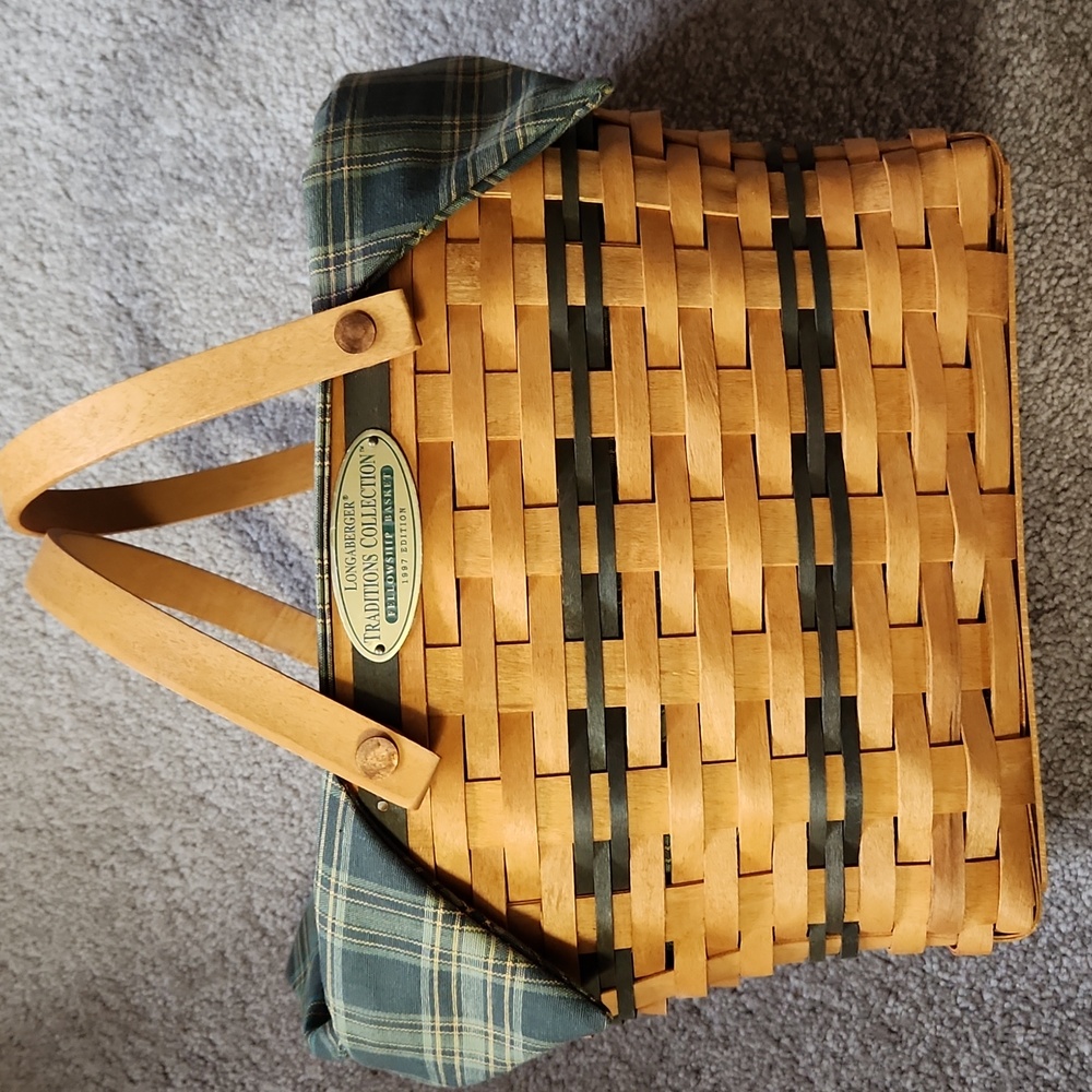Longaberger Traditions Fellowship Basket with Green Plaid Lining And Protector